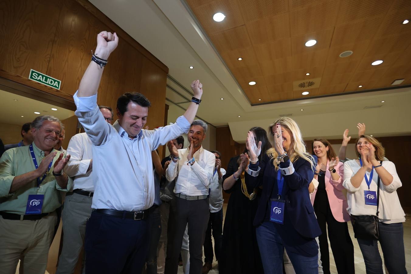 El ambiente electoral en la sede del PP, en imágenes