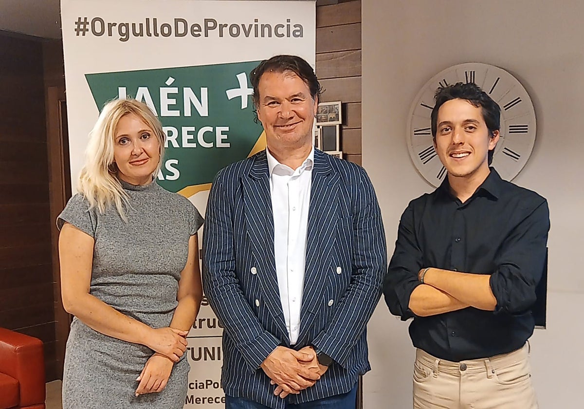 Los tres concejales electos de Jaén Merece Mas durante la noche electoral