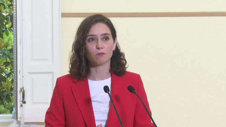 Ayuso vota en Chamberí a la espera de una "participación masiva"