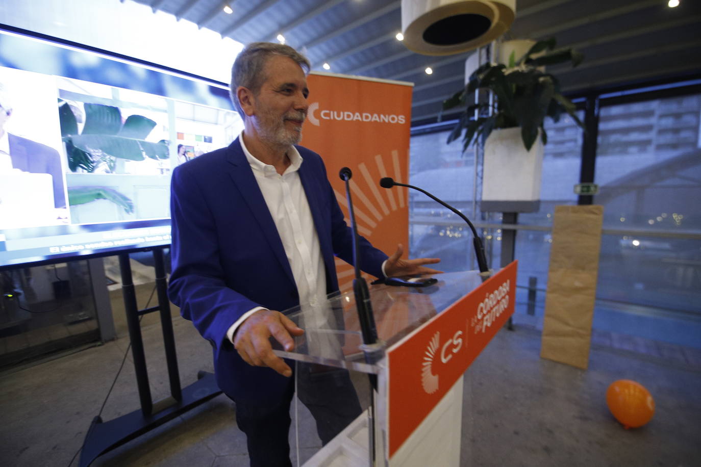 El ambiente electoral en la sede de Cs, en imágenes