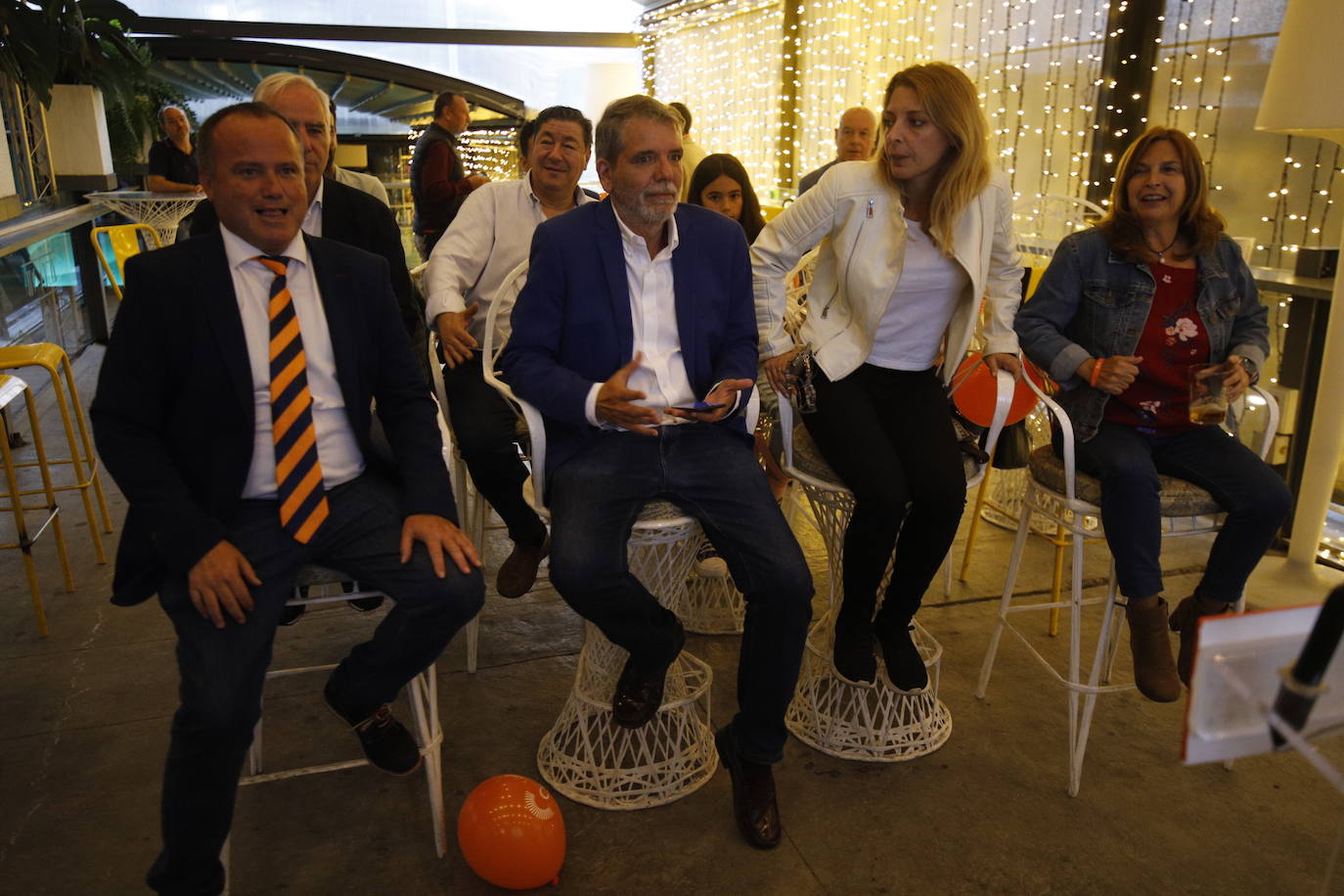 El ambiente electoral en la sede de Cs, en imágenes