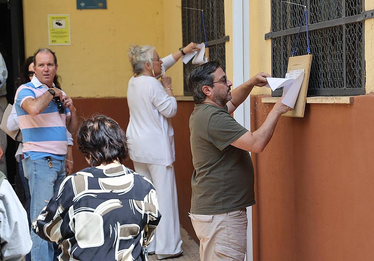 Votantes cordobeses durante la jornada electoral