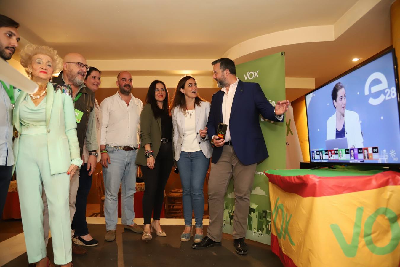 El ambiente en la sede de Vox de Córdoba, en imágenes