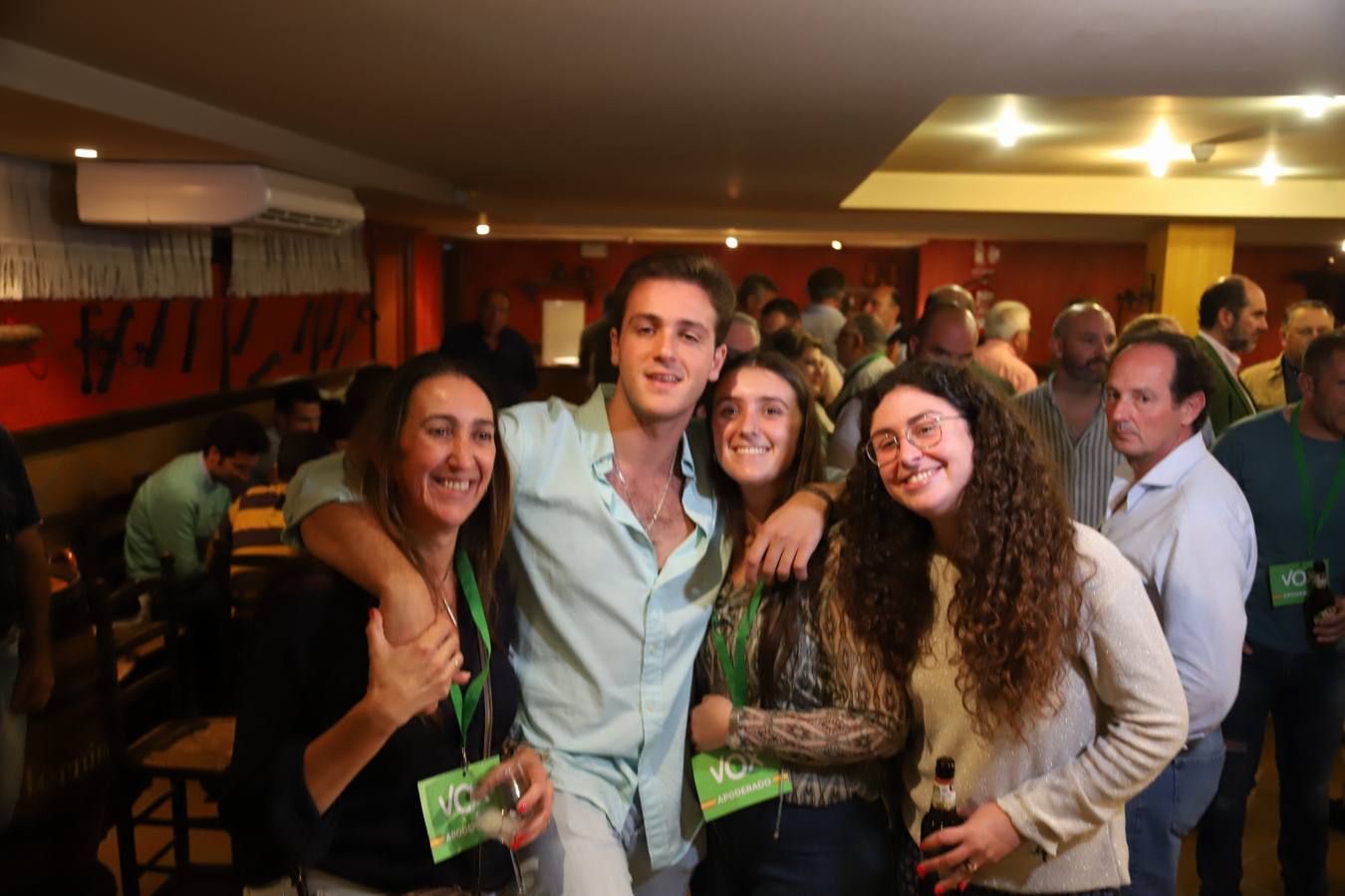 El ambiente en la sede de Vox de Córdoba, en imágenes