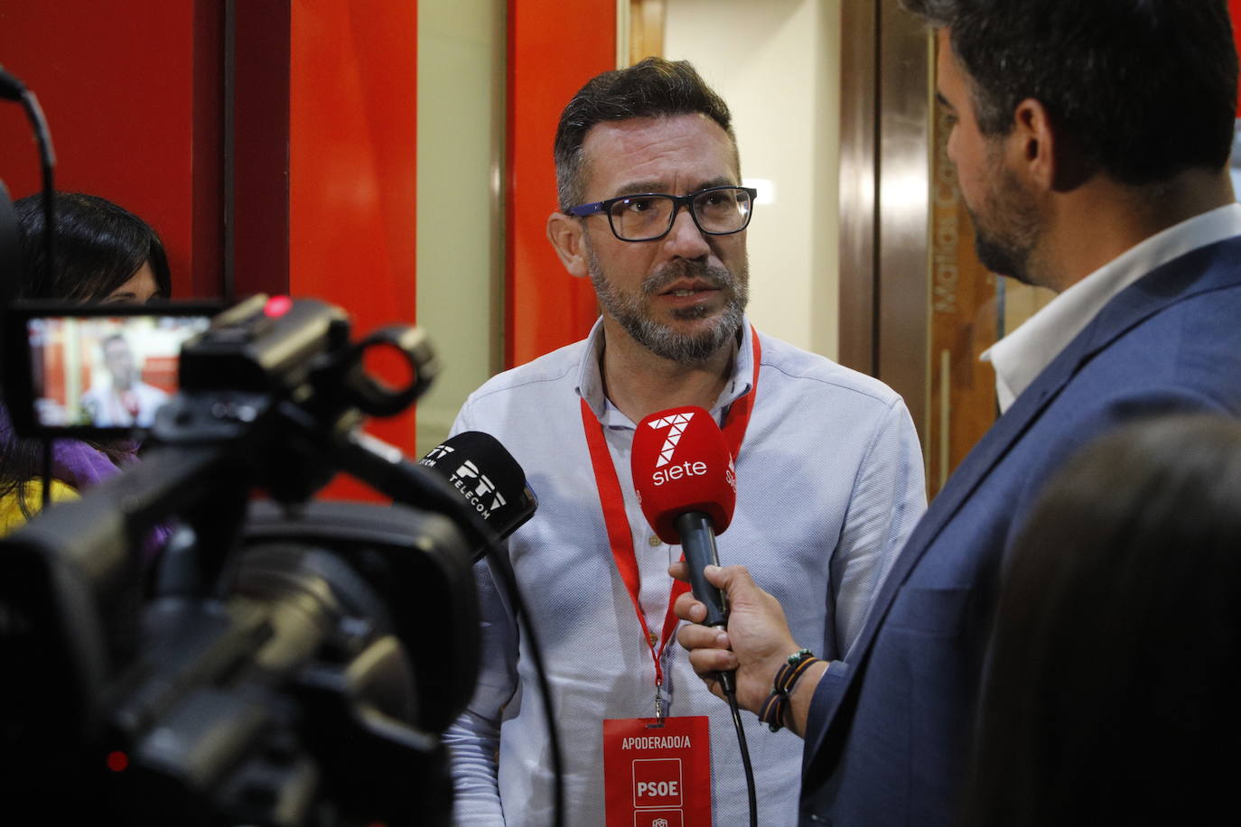 El ambiente en la sede del PSOE de Córdoba, en imágenes