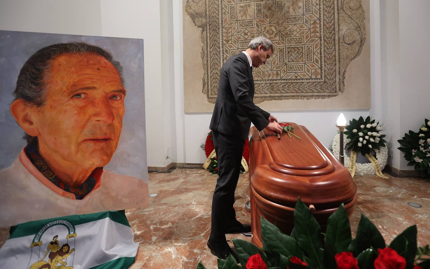 La capilla ardiente del escritor Antonio Gala, en imágenes