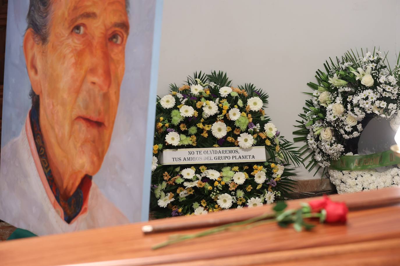 La capilla ardiente del escritor Antonio Gala, en imágenes