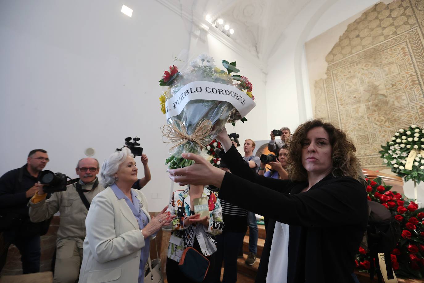 La capilla ardiente del escritor Antonio Gala, en imágenes