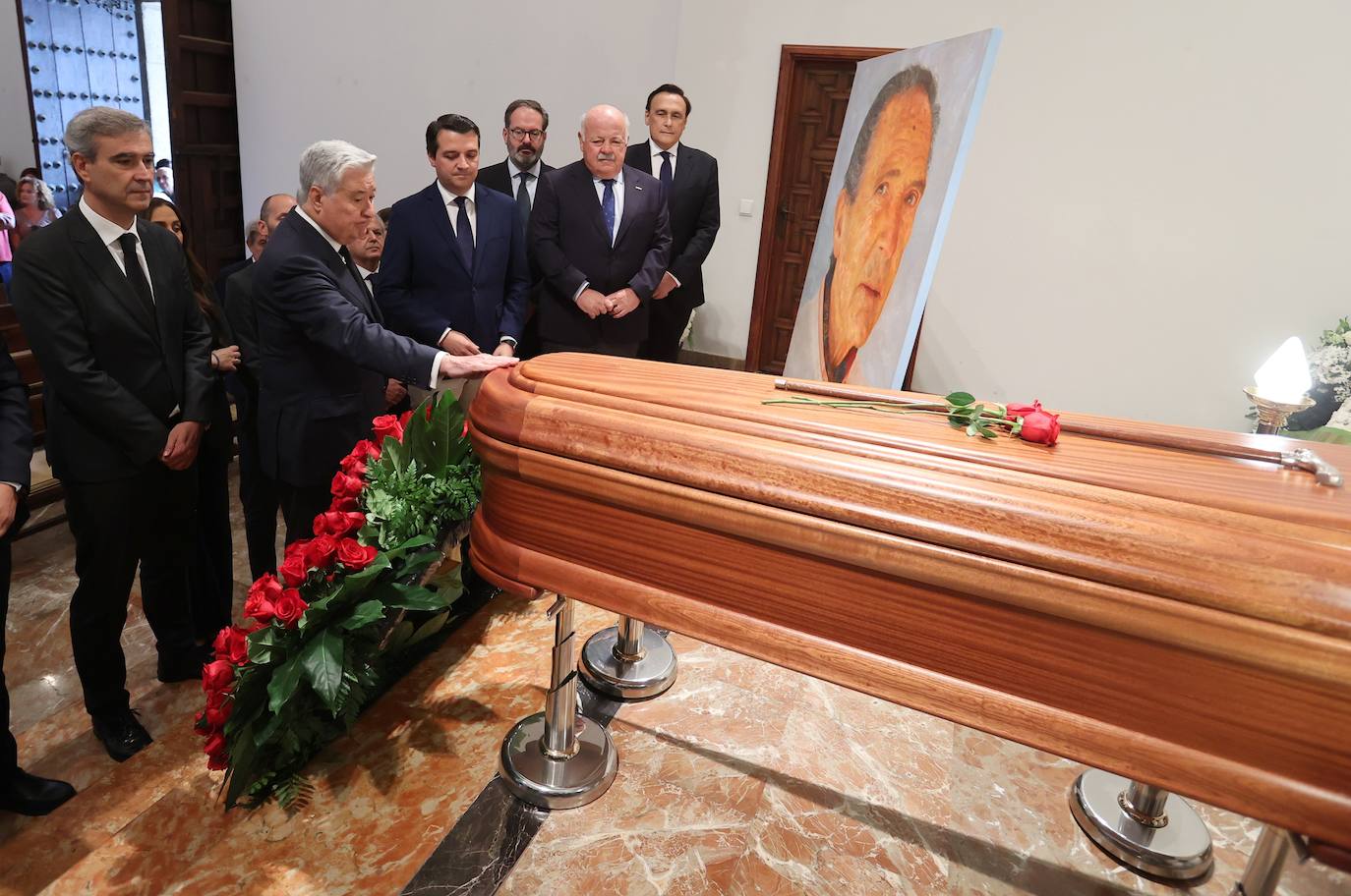 La capilla ardiente del escritor Antonio Gala, en imágenes