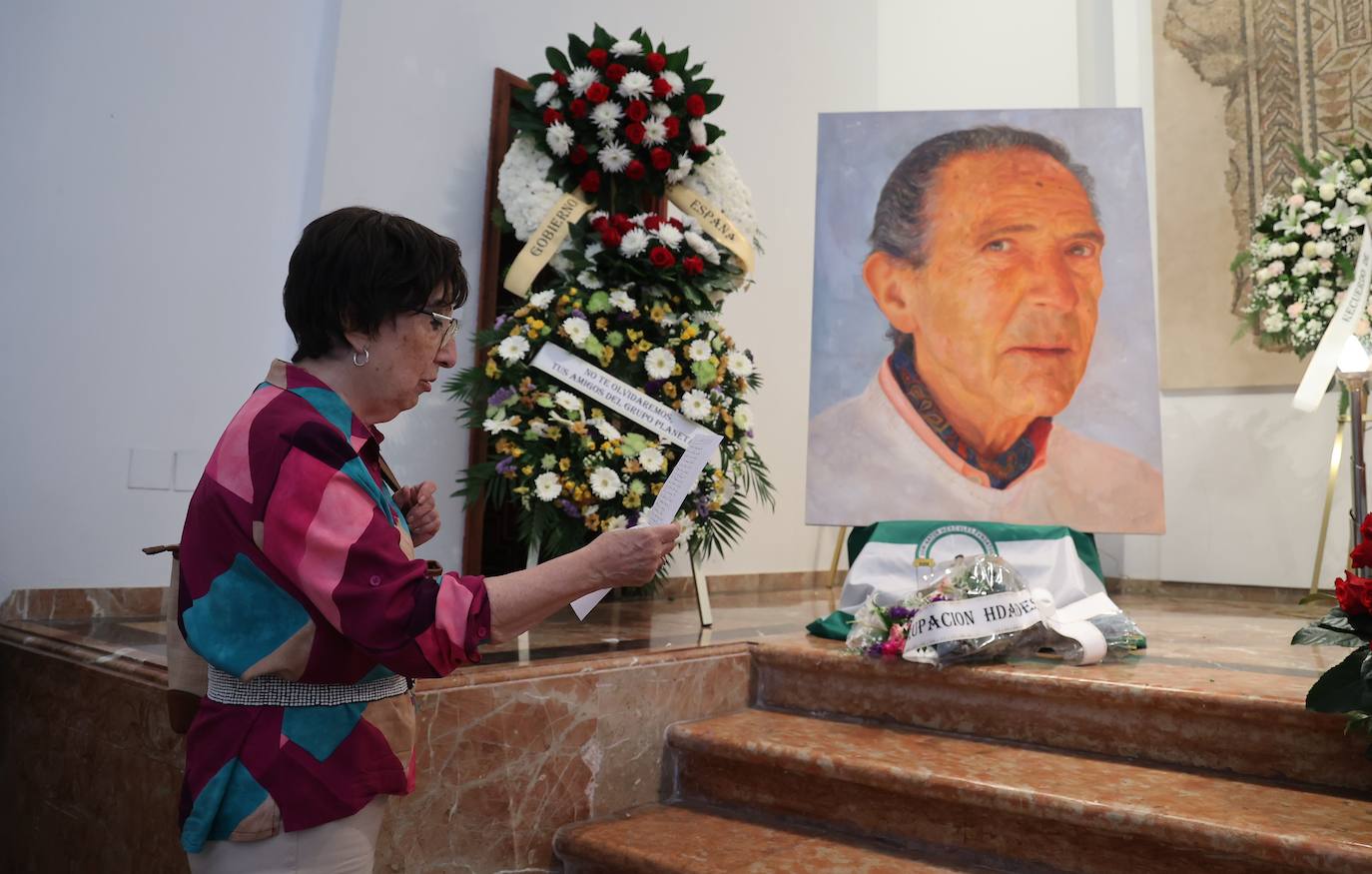 La capilla ardiente del escritor Antonio Gala, en imágenes