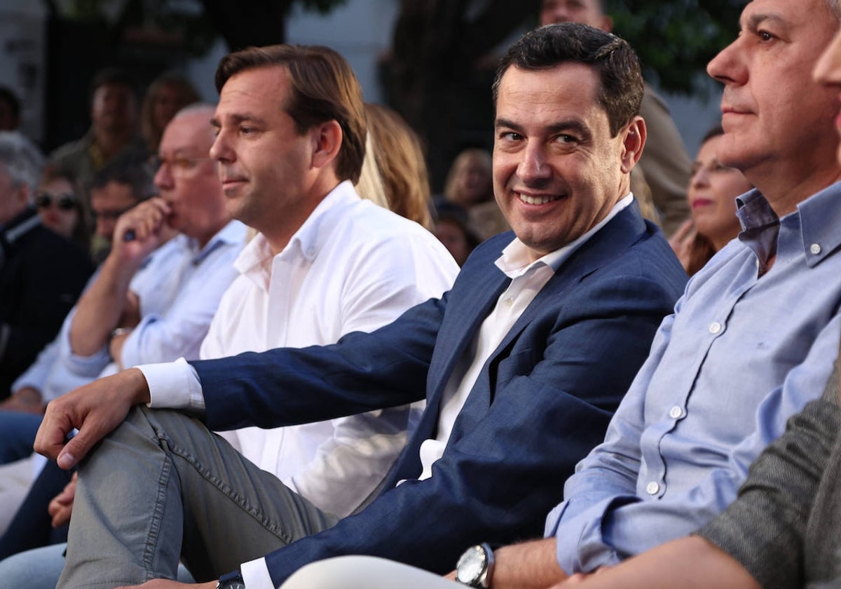 Juanma Moreno, durante un mitin de la pasada campaña electoral en Sevilla