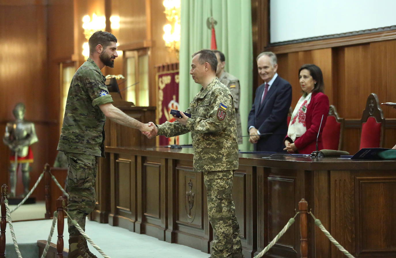 La ministra de Defensa despide a los sanitarios ucranianos