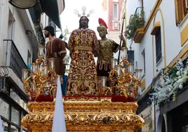 (Vídeo) La cofradía de la Sentencia llega a la carrera oficial el Lunes Santo de Córdoba