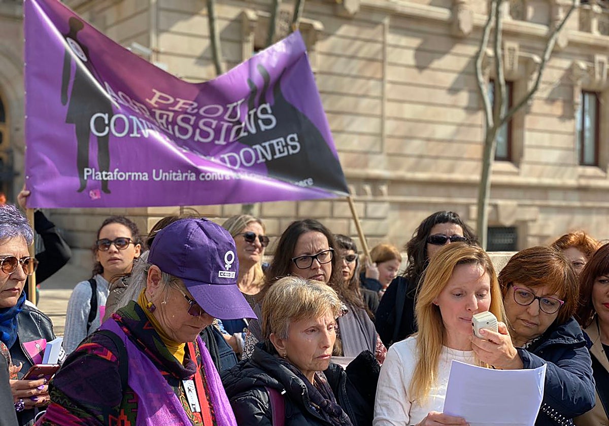 Aquiles, con el megáfono en la boca, ante el TSJC en 2020