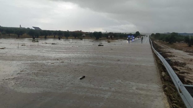 Carretera CM-4000, cortada en el kilómetro 53, a la altura de Cebolla