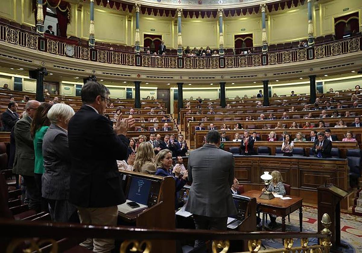 Varios parlamentarios durante una sesión en el Congreso de los Diputados