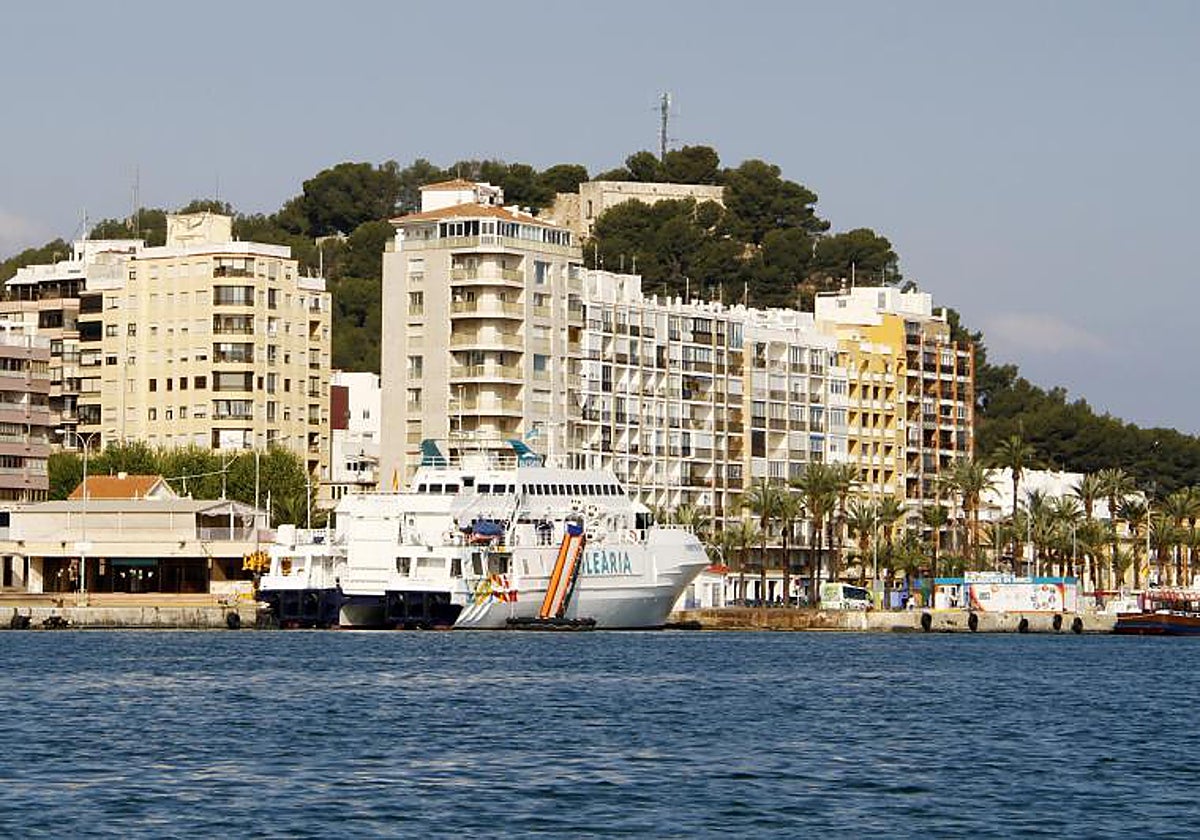 Imagen de archivo de Denia en una panorámica vista desde el mar