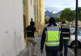 Detenido por la muerte de una mujer que se precipitó desde un cuarto piso y con la que pasó la noche drogándose en Marbella