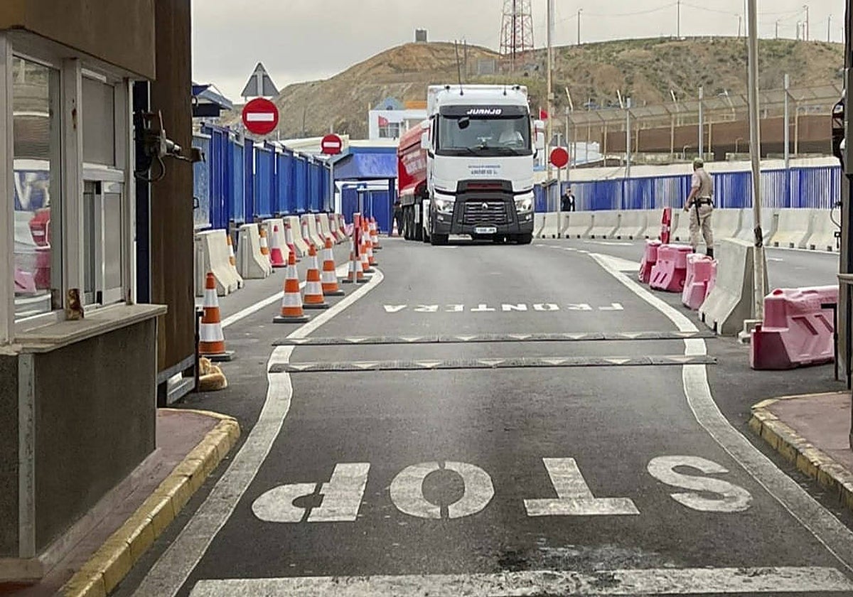 El pasado 26 de mayo, el primer camión de mercancías cruzó desde Marruecos la frontera de Ceuta