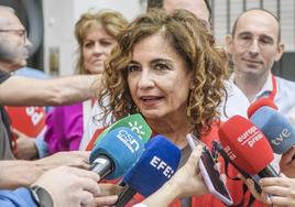 Montero no descarta la presencia en las listas de barones territoriales del PSOE que han perdido su presidencia