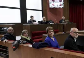 Cuatro meses de inhabilitación y multa de 1.200 euros por desobediencia a los miembros de la Mesa del Parlament en la etapa Forcadell