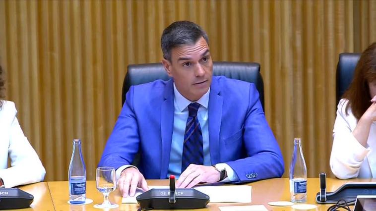 Sánchez infunde ánimos a sus parlamentarios para ganar el 23J