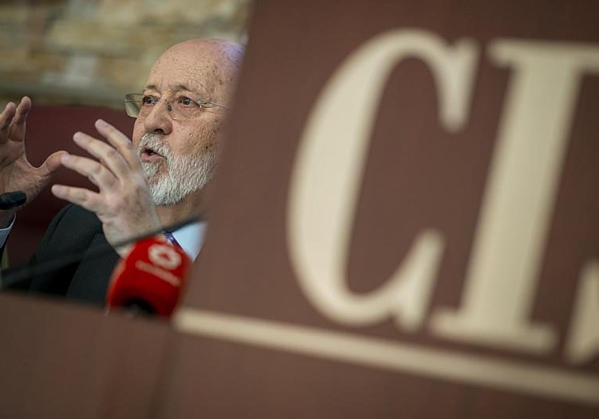 Tezanos reaparece tras su pronóstico fallido del 28M para arremeter contra Feijóo: «Derogar el sanchismo es muy poco democrático»