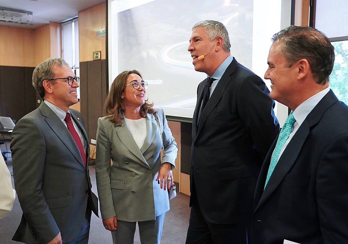 De los Mozos con los consejeros de Empleo y de Movilidad