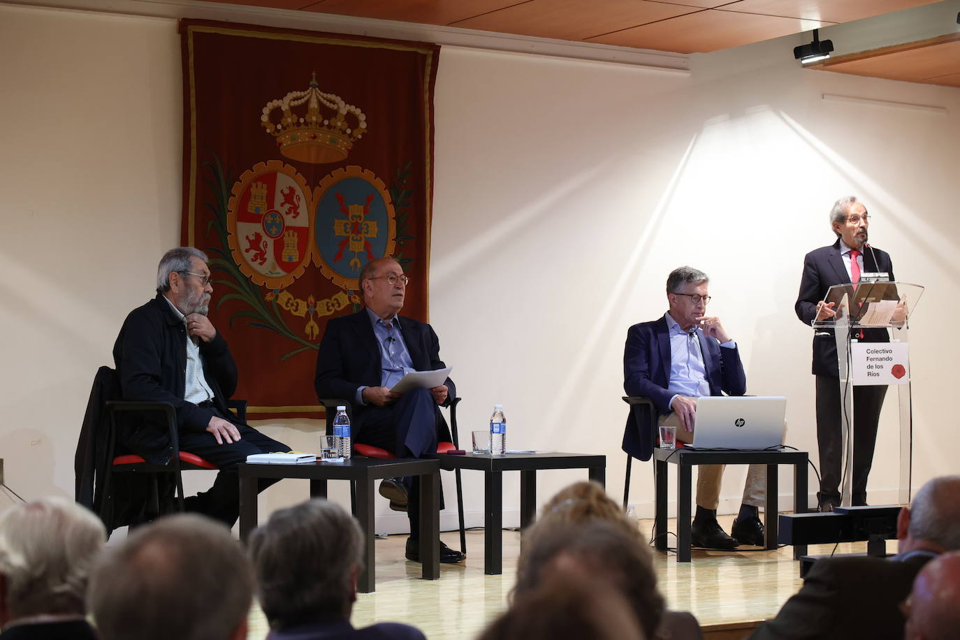 Pedro Bofill, exeurodiputado, junto a José Antonio Díaz, catedrático de sociología, Nicolás Redondo Terreros, ex diputado del Parlamento Vasco, junto a Cándido Méndez, sindicalista y político español