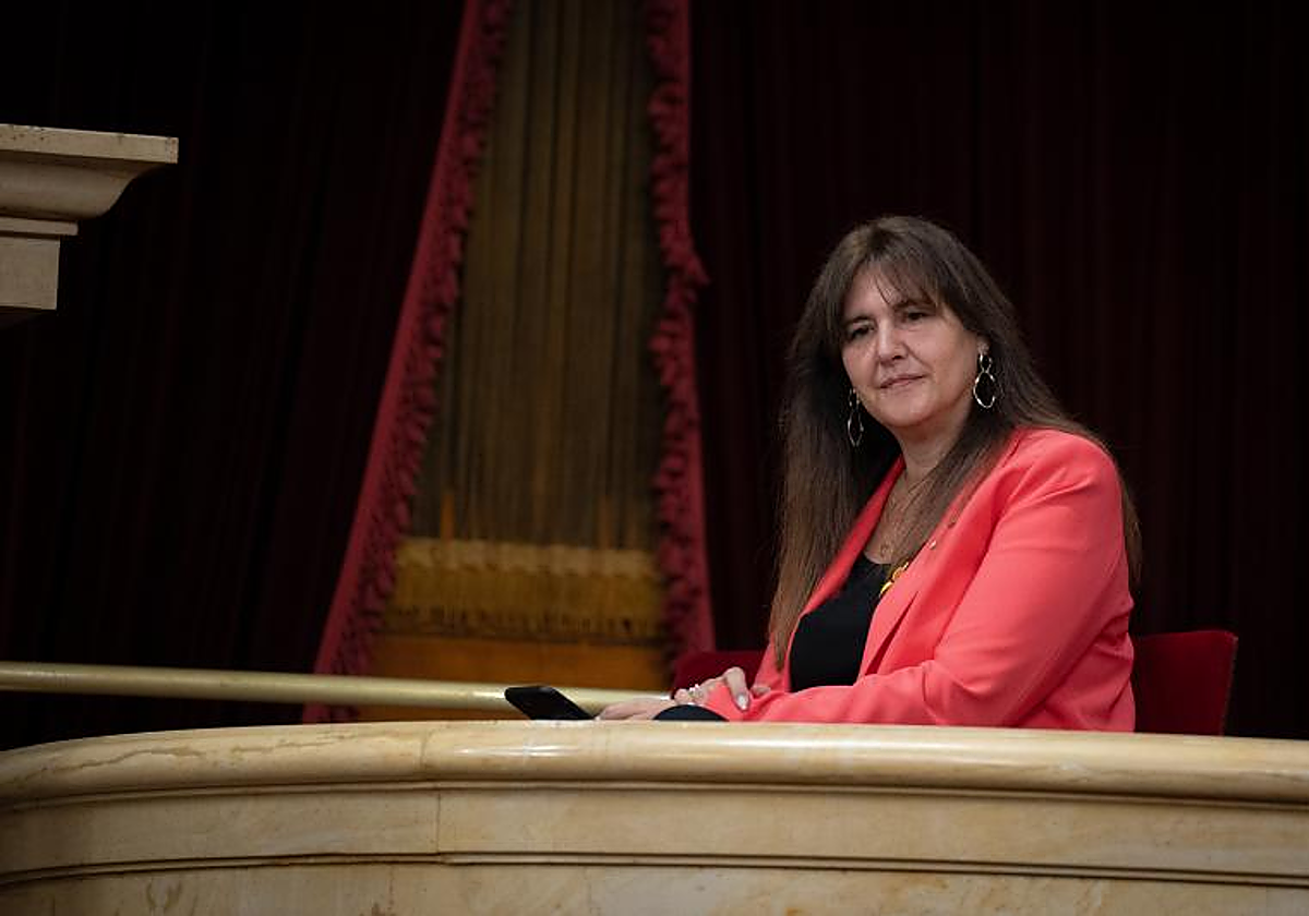 Laura Borràs, en la tribuna de invitados del Parlamento de Cataluña, en una sesión de abriñ de este año