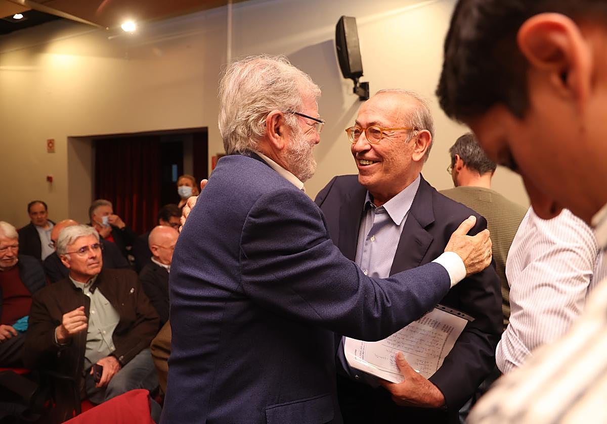 Juan Carlos Rodríguez Ibarra saluda a Nicolás Redondo Terreros