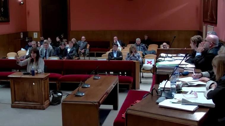 El Parlament retira el escaño a Borràs tras ordenarlo la JEC