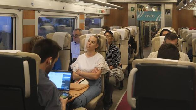 Pasajeros en el viaje inaugural de Avlo
