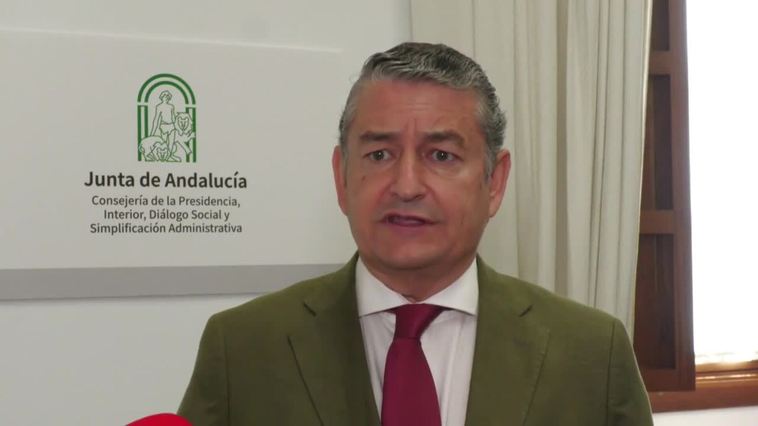 Sanz destaca la "profesionalización" de la carrera de los bomberos forestales