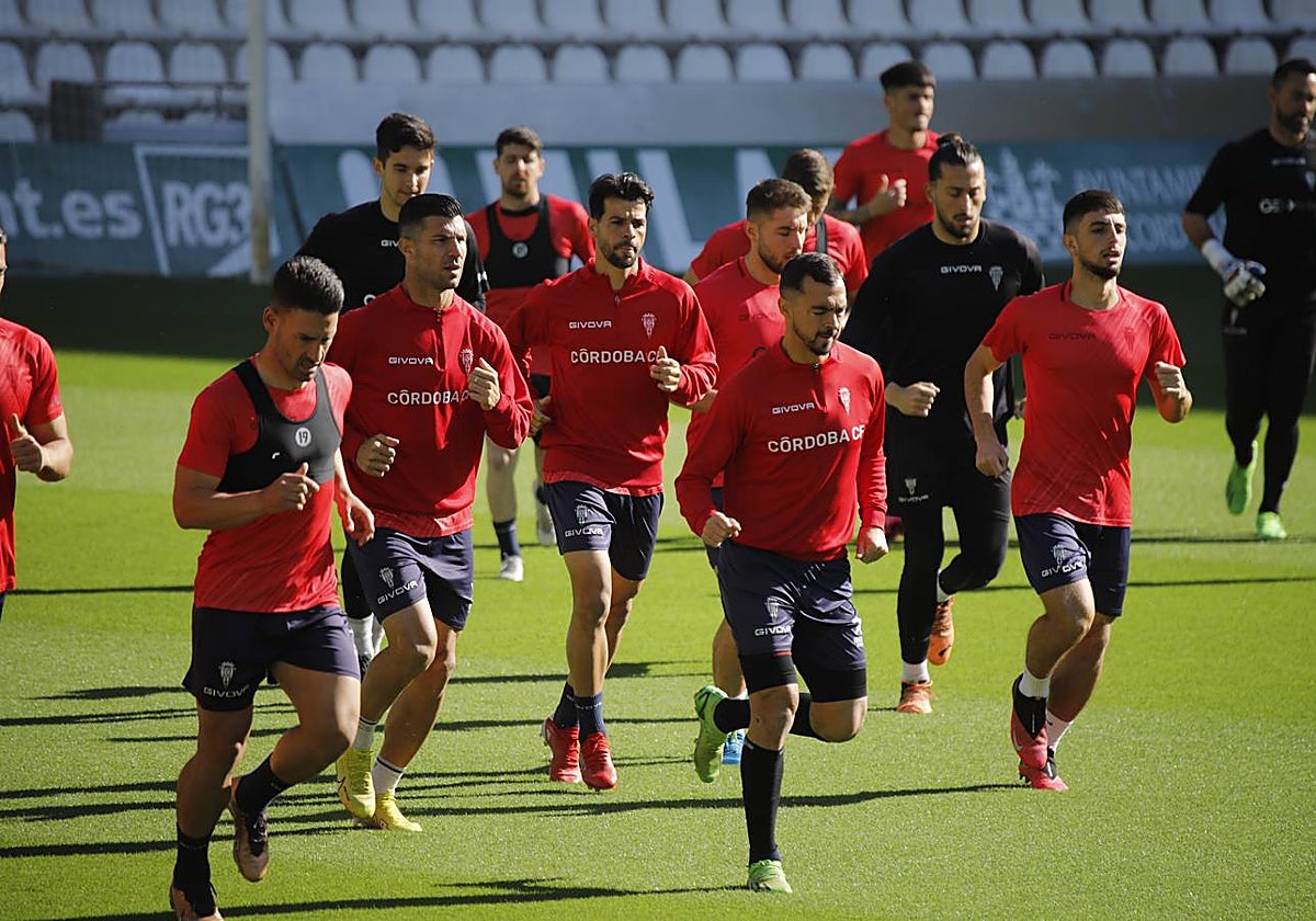 Los jugadores del Córdoba entrenan en El Arcángel esta temporada