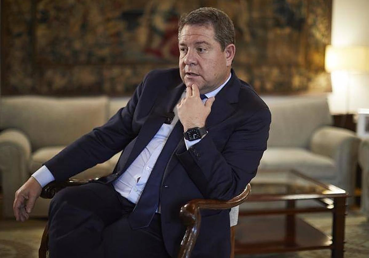 El presidente en funciones de Castilla-La Mancha, Emiliano García-Page, durante la entrevista con ABC