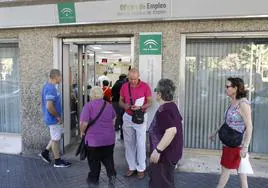 Mayo se salda en Córdoba con 600 parados menos, un 1% de bajada, gracias a caídas en todos los sectores