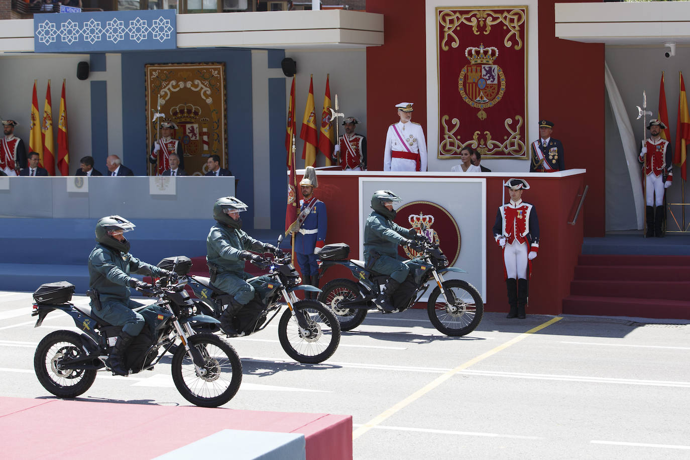 Desfile del Día de las Fuerzas Armadas en celebración de sus 45 años