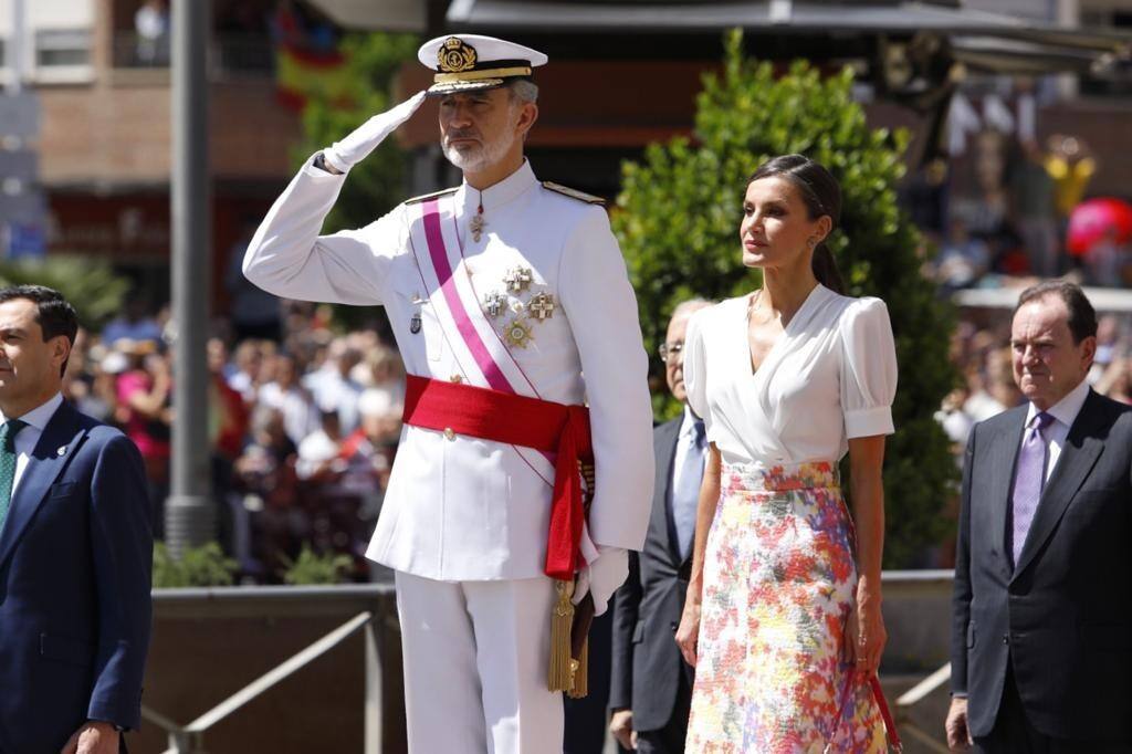 Los Reyes presiden el desfile de Día de las Fuerzas Armadas en Granada