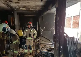 Cinco intoxicados en el incendio de una vivienda en Valladolid tras prenderse un alargador