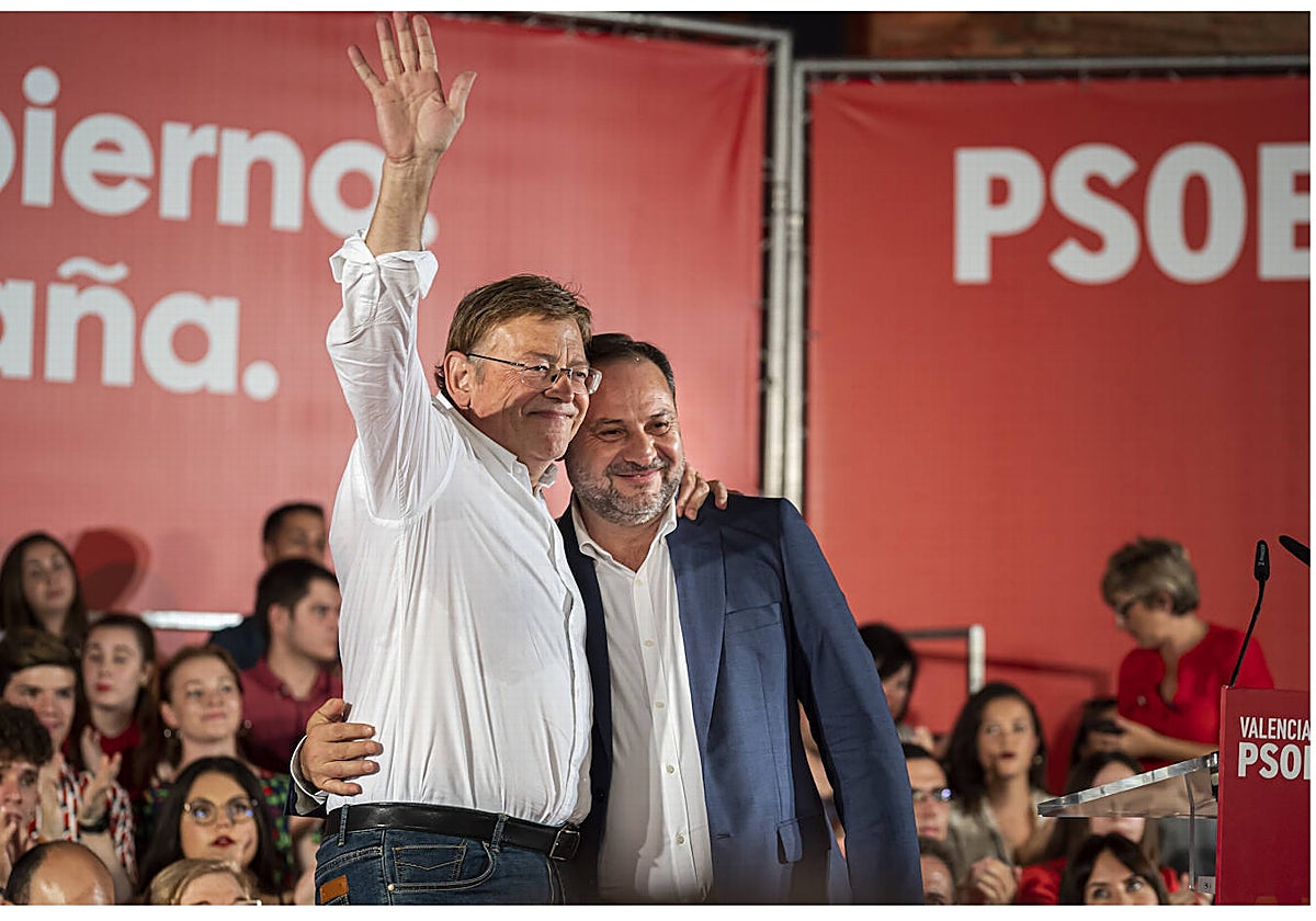Imagen de archivo de José Luis Ábalos y Ximo Puig tomada durante un acto del PSOE en Valencia