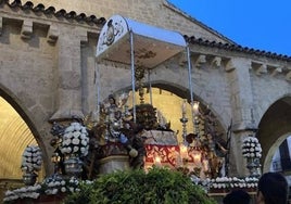 Ánimas mantiene viva la procesión del Jueves de Corpus Christi en Córdoba