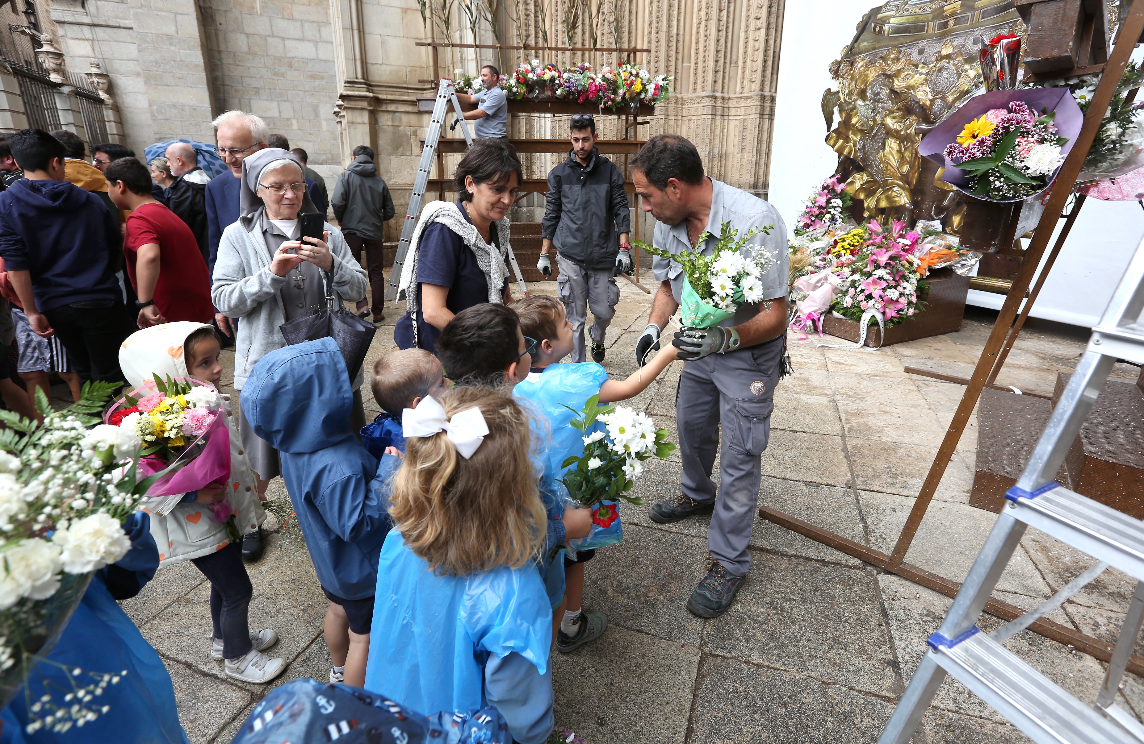 Todas las imágenes de la Ofrenda Floral del lluvioso Corpus toledano