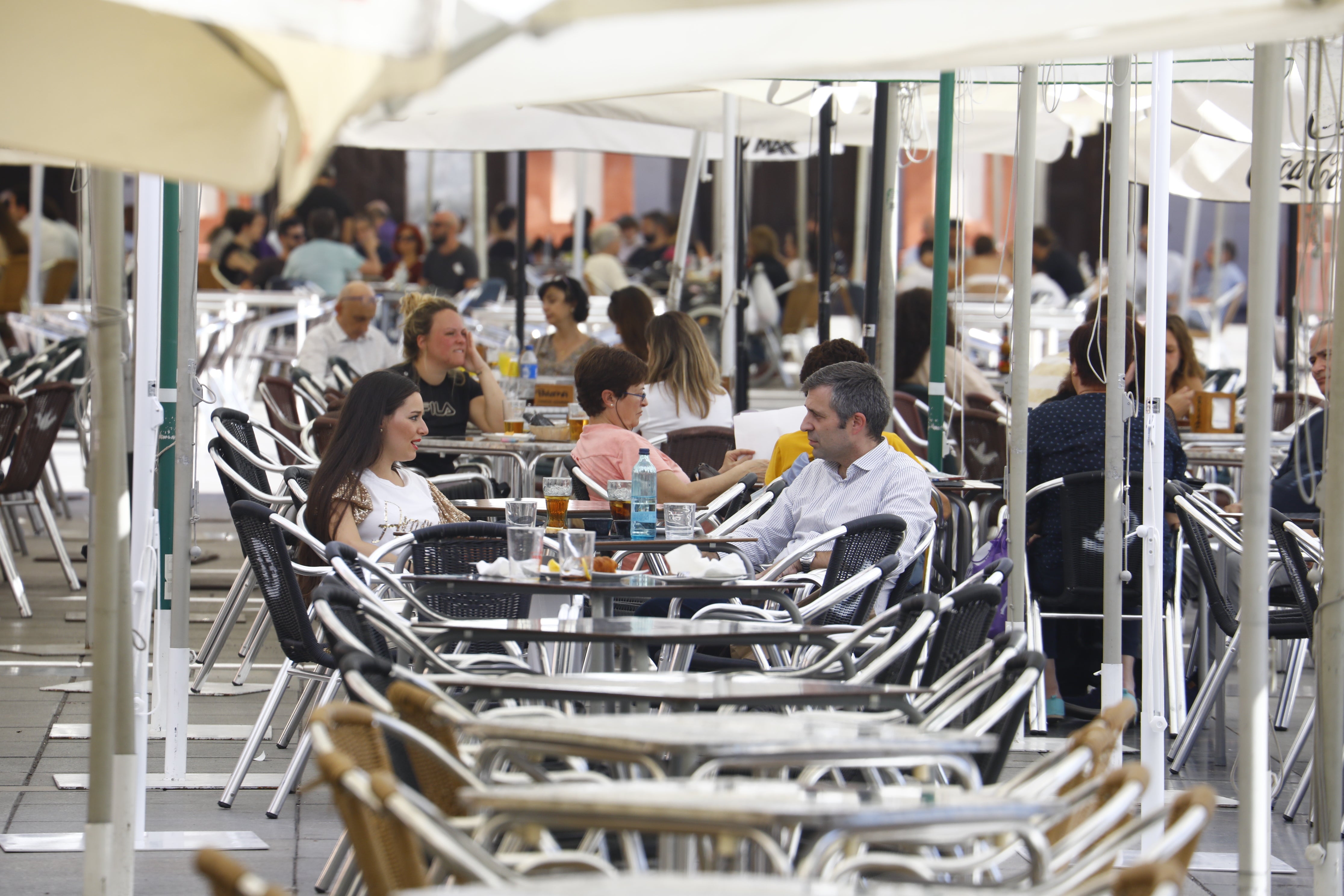 Los veladores llena la plaza de la Corredera en Córdoba
