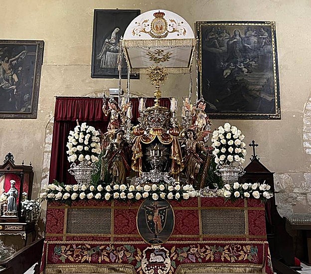 Paso del Corpus Christi de la hermandad de Ánimas, dispuesto para la procesión del jueves 8 de junio