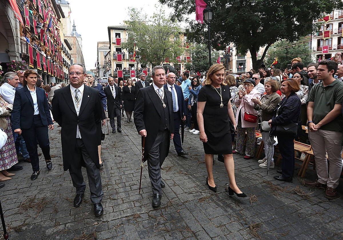 El presidente de Castilla-La Mancha, Emiliano García-Page durante el desfile del Corpus, en la plaza de Zocodover