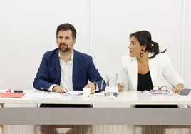El líder del PSOE de Castilla y León acusa a Mañueco de «haber puesto en riesgo la salud de todos los ciudadanos»