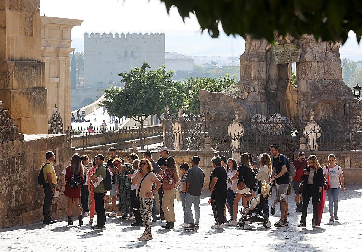 Turistas, en el entorno de la Mezquita-Catedral de Córdoba