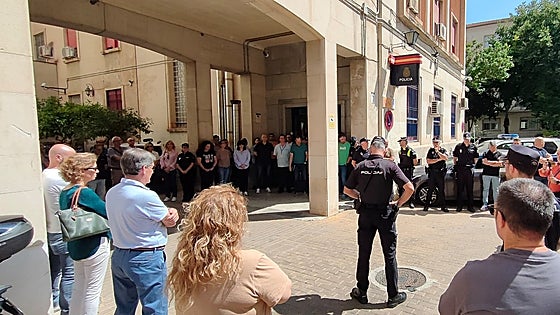 Sindicatos policiales exigen que se les dote ya de pistolas taser tras la muerte de un agente en Andújar