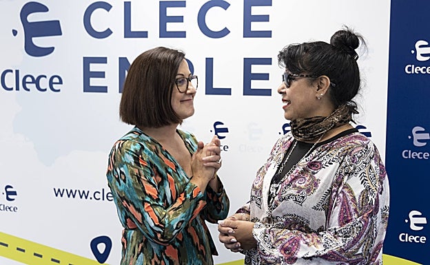 Elena y Ángela se encuentran cuando la segunda acude a firmar el contrato